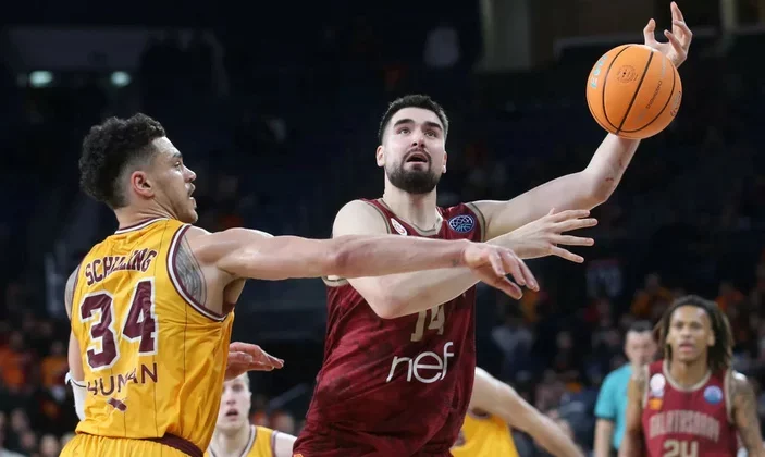 Galatasaray’ın basket maçında “Fener Ağlama” göndermesi