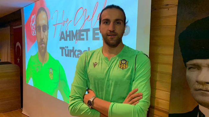 Yeni Malatyaspor kalecisi Eyüp Türkaslan enkaz altında kaldı