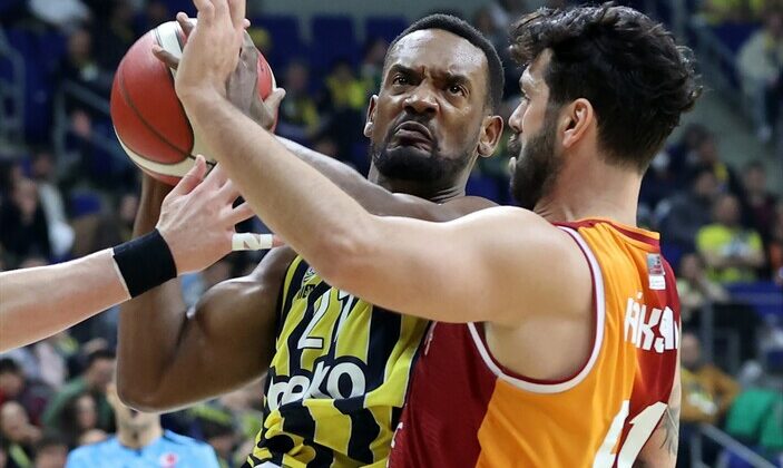 Fenerbahçe basketbol derbisinde Galatasaray’ı farklı yendi